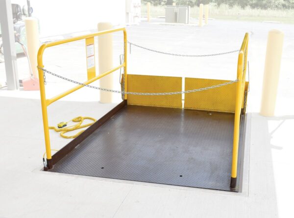 PREMIUM TRUCK SCISSOR DOCK LIFT - Image 3